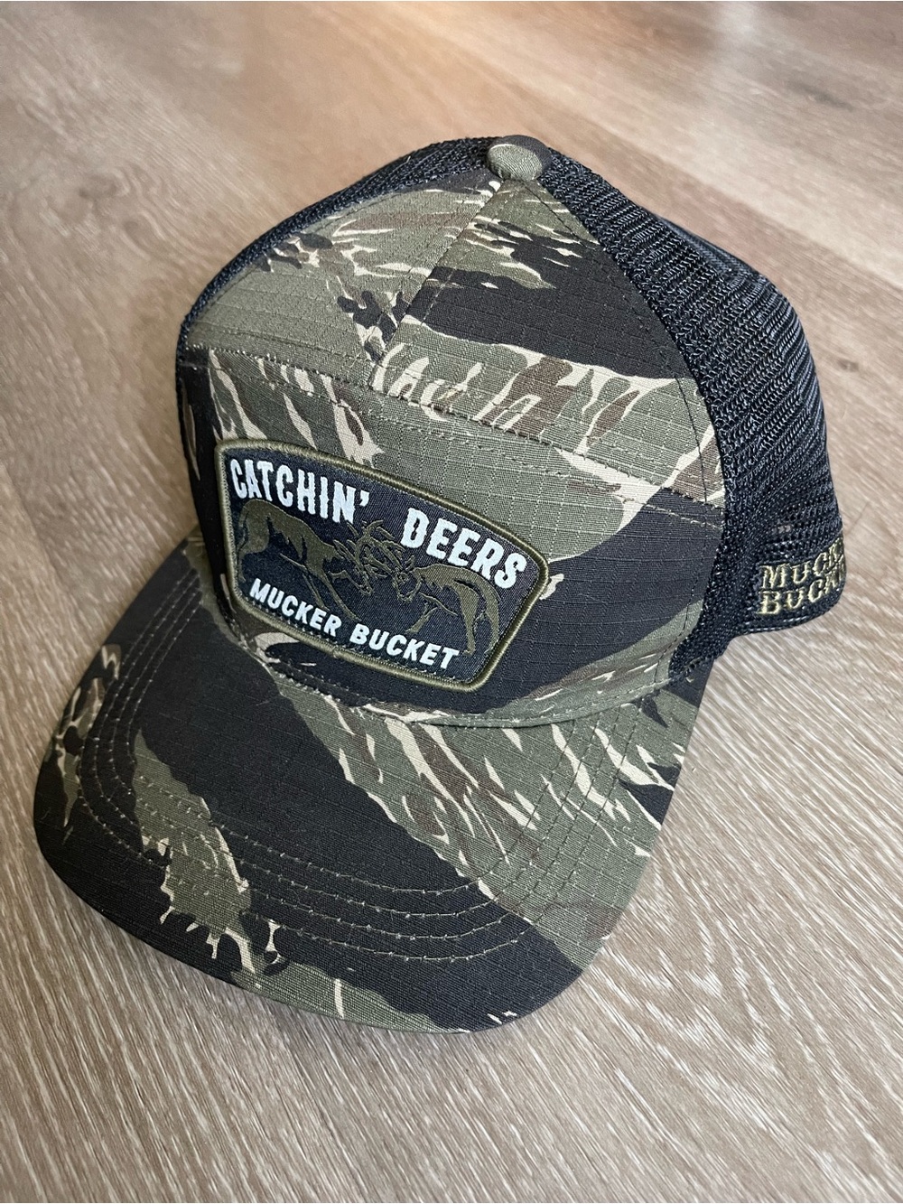 Mucker Bucket Catchin' Deers Camo Trucker Hat - Picture 1 of 3